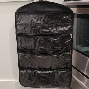 Travel organizer with Toronto Maple Leafs logo